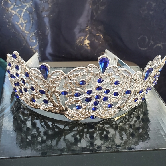 Crown - Picture 3 of 5